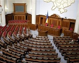 Опозиціонери згорнули свої плакати і пішли з Ради. Засідання так і не розпочалось