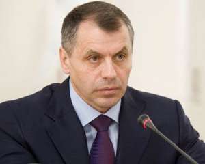 Янукович наградил орденом крымского спикера, которого раздражает украинский язык