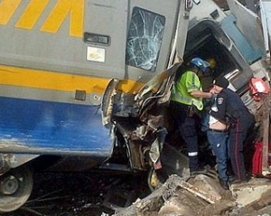 Нескольких пассажиров канадского поезда раздавило обломками вагонов