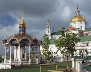 Депутат вимагає конфіскувати кагор у Почаїві