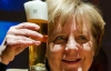 Официант вылил на Ангелу Меркель целых пять бокалов пива