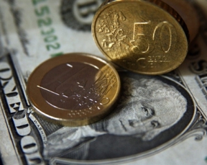 В Украине курс евро поднялся на 1 копейку, за долра дают 7,98 гривны