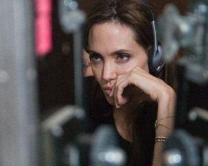 Треть зрителей убежали с фильма Джоли