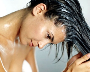 От выпадения волос спасает морская соль