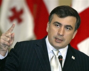 Саакашвили предложил односторонне отменить визы для россиян