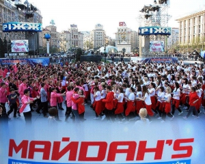 Азаров привітав розробників шоу &quot;Майданс&quot; 