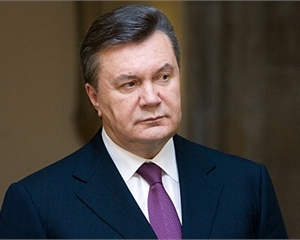 Янукович рассказал детям, как надо &quot;достигать наивысших высот&quot;