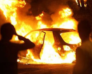 Не повезло еще одному владельцу &quot;Chevrolet Lacetti&quot;: машина загорелась во время движения