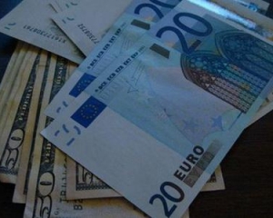 Курс євро знизився на 2 копійки, долар коштує 8,02 гривні - міжбанк