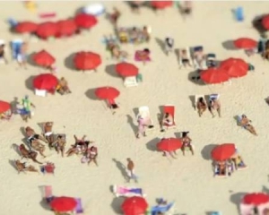 Австралийский фотограф отобразил бразильский карнавал в миниатюре