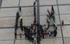 В Киеве создали "живой трезубец" в память о командире УПА