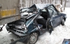 В Киеве неуправляемая легковушка влетела в фуру, есть погибшие