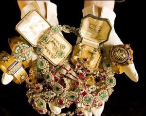 Украина забрала у британца на 4 миллиона гривен драгоценностей