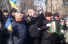 200 осіб прийшли до колонії привітати Тимошенко