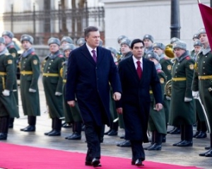 Янукович поговорил с президентом Туркменистана о газе