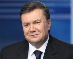 Янукович ветував закон, який урізає права на допомогу при народженні дитини
