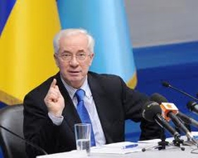 Азаров пообіцяв, що черг за вкладами Ощадбанку не буде