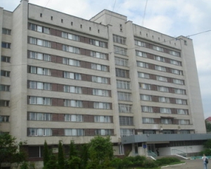 Азаров одобрил передачу общежитий в коммунальную собственность за 2,5 миллиарда