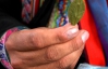 Судья из Боливии перед вынесением вердикта гадает на листьях коки