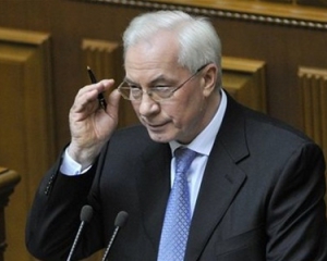 Азаров розповів депутатам про радянські заощадження і &quot;втік&quot; з парламенту