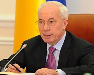 Азаров наобещал: 100 грн к пенсии, "Витину тысячу" и жилье всем через 8 лет