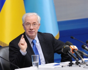 Азаров поскаржився, що про ПР багато брешуть