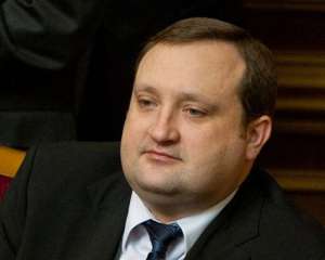Янукович забрал у Арбузова право ликвидировать банки