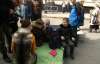 "Наш новый адрес Банковая, 11?" - шестеро детей пикетировали администрацию Януковича