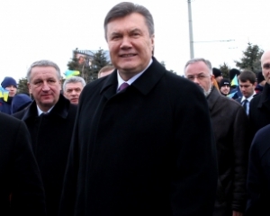 Янукович наобіцяв хірургам підвищення зарплати на 860 гривень