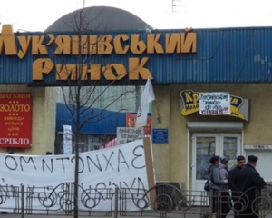 Рейдери вибили око підприємцю з Лук'янівського ринку