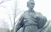 Памятник Симоненко напоминает Шевченко