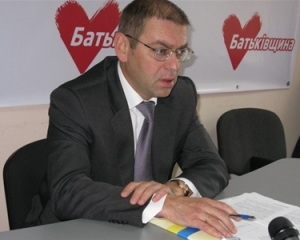 У Тимошенко вимагають від Авакова просити політичний притулок