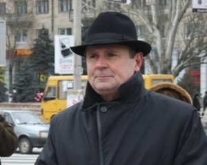 На Банковой разбили "заборы Межгорья" и выпустили белых голубей
