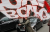 Сторонники Тимошенко "порубили" имение Януковича и Раду