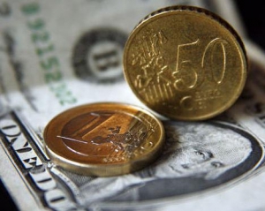 В Украине немного подешевел евро, курс доллара остался почти без изменений