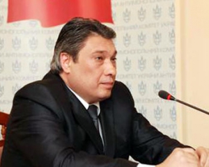 Антимонопольний комітет взявся з'ясовувати, чому стрімко дорожчає бензин