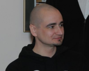 "Більше матюкаюся при друзях" - поет