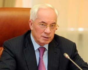 Азаров заявив, що влада скоро почне культурно спілкуватися з народом