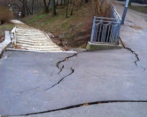 Володимирська гірка може сповзти у Дніпро