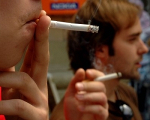 Українці все частіше відмовляються від цигарок