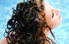Зачіски з ефектом мокрого волосся роблять жінок сексуальними