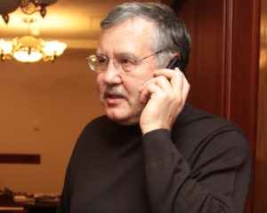 Янукович спілкується тільки зі своєю охороною - Гриценко