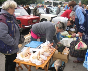 Накануне Пасхи украинцам советуют не покупать мясо на стихийных рынках