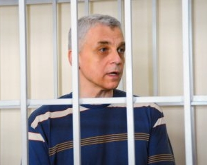 Іващенко вже бачить, що текст вироку збігається із обвинувальним висновком прокуратури