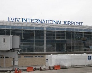 Янукович на відкритті львівського аеропорту вклонився Данилу Галицькому