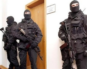 У Дніпропетровську силовики намагалися обшукати квартиру "бютівця"