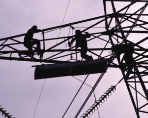 Житель Полтавщины выжил после падения на высоковольтные провода