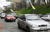 Таксисти приїхали до Азарова і пообіцяли влаштувати страйк
