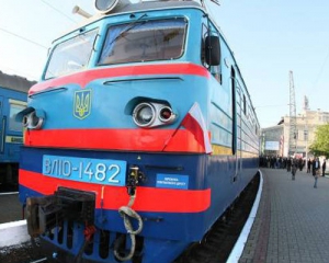 &quot;Укрзализныця&quot; назначила 8 дополнительных поездов к майским праздникам