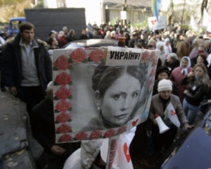 Под харьковским судом между сторонниками и противниками Тимошенко возникла перепалка